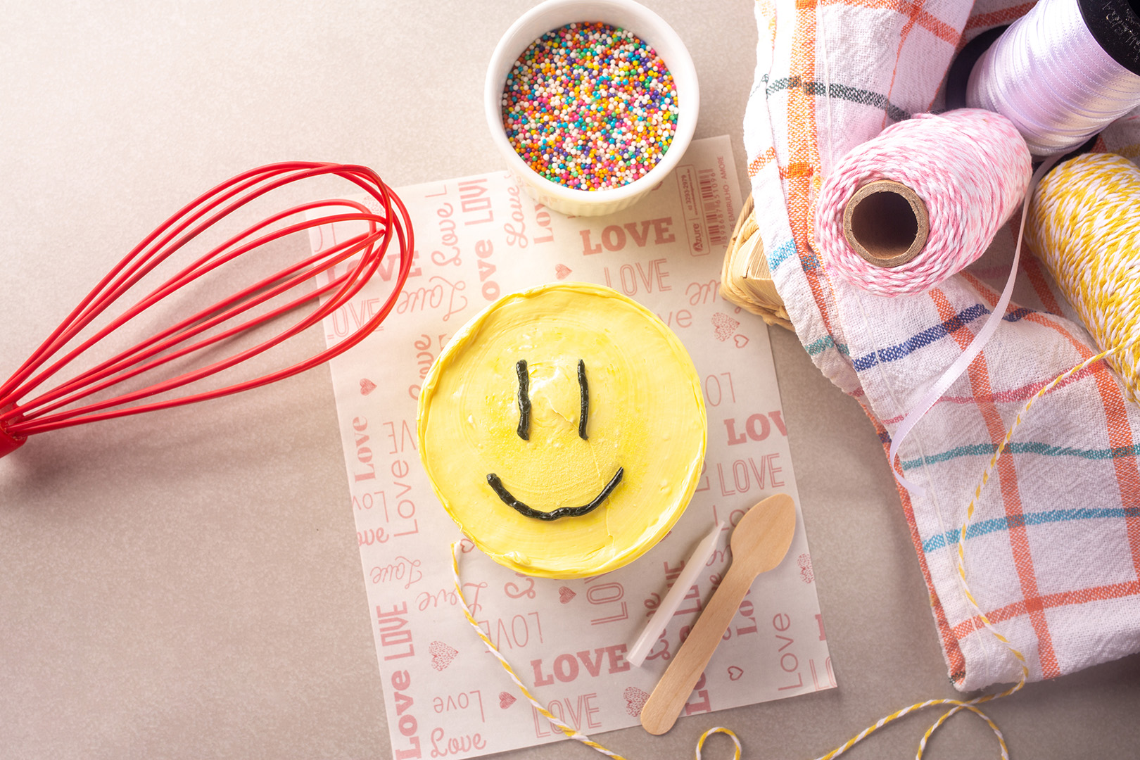 Foto de um bentô cake de smile amarelo feita para Kitzcakes